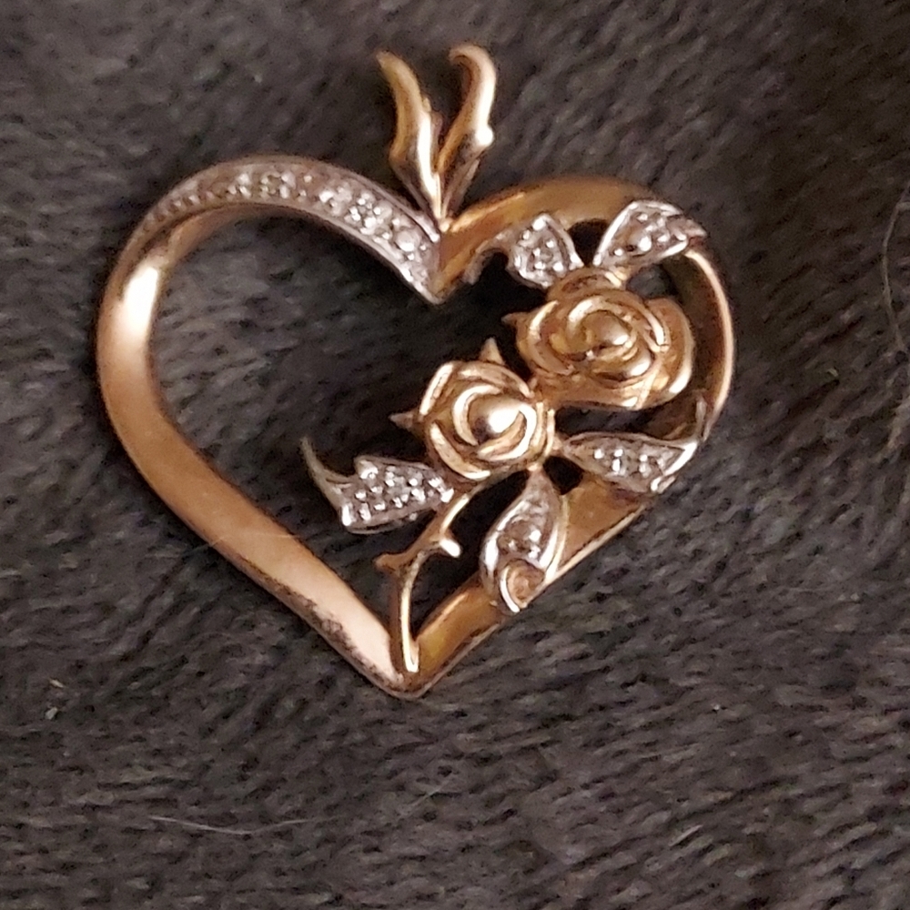 10k gold hearts pendant